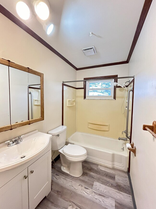 Building Photo - 3820 Jerree St