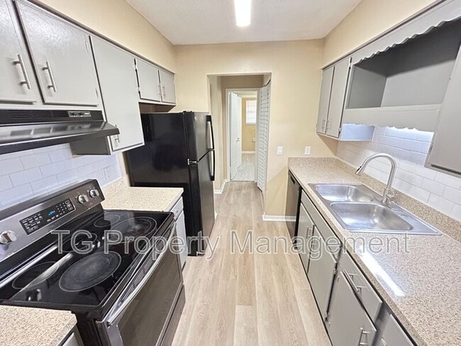 Building Photo - 467 Lombard St