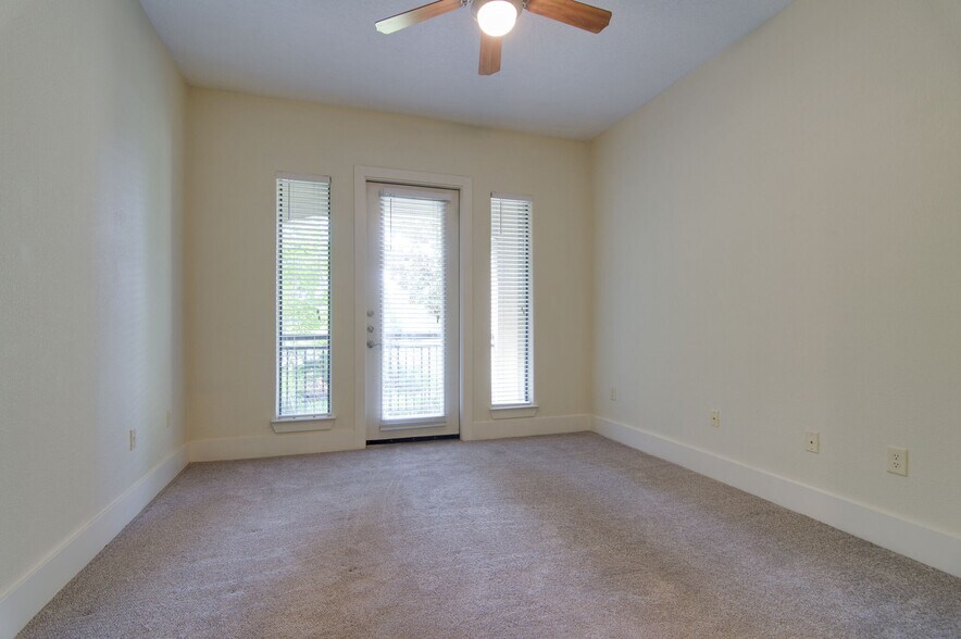 Building Photo - 2600 Hillsboro Pike