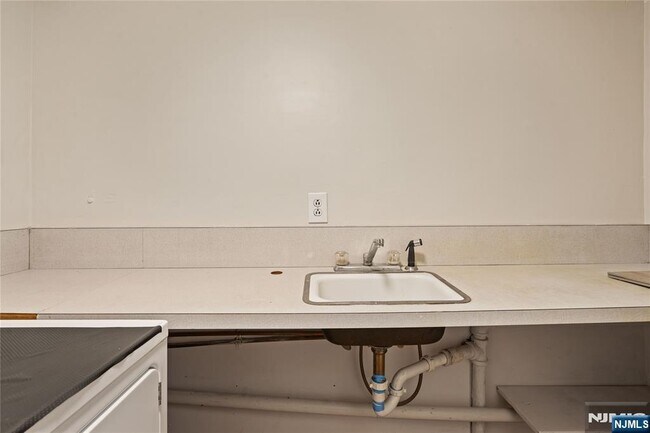 Building Photo - 202 Knox Ave