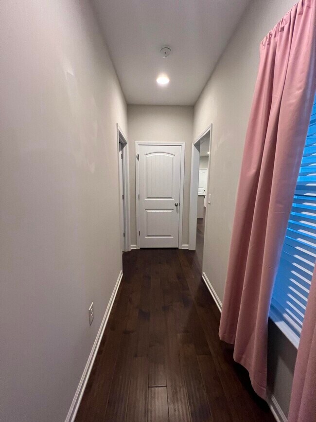 Building Photo - 3177 Mayflower Ln