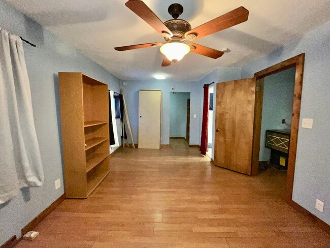 Building Photo - 4-bedroom home in North Pole / On city water