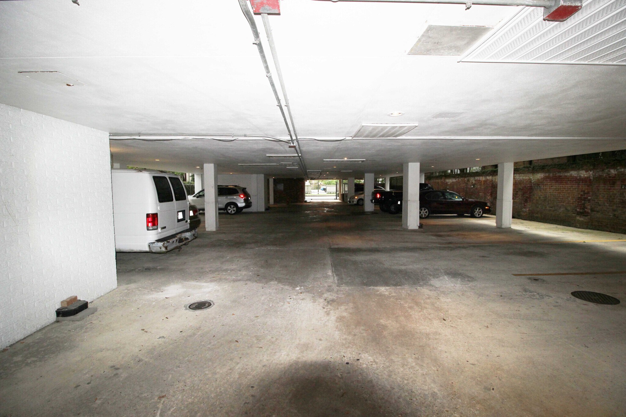 Building Photo - 2511 St Charles Ave