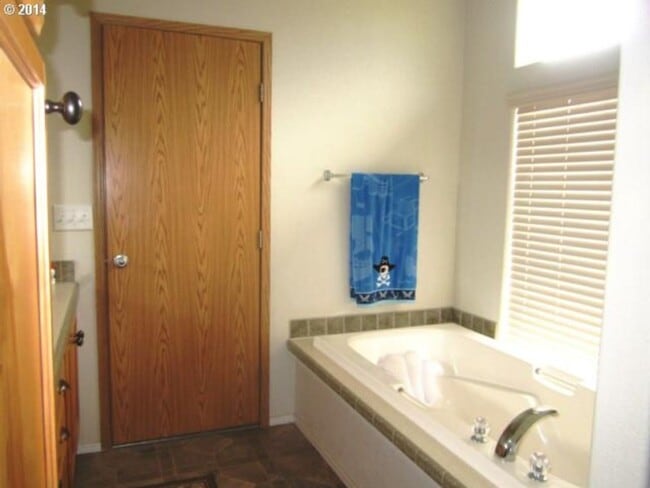 Building Photo - 3 Bedroom in Monroe