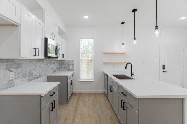 Building Photo - 7126 Bywood St