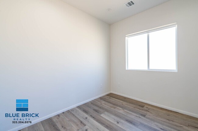 Building Photo - 5239-5241 Huntington Dr -