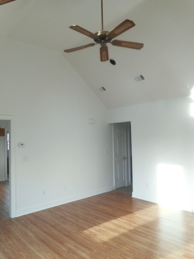 Building Photo - 14 Highland Ave