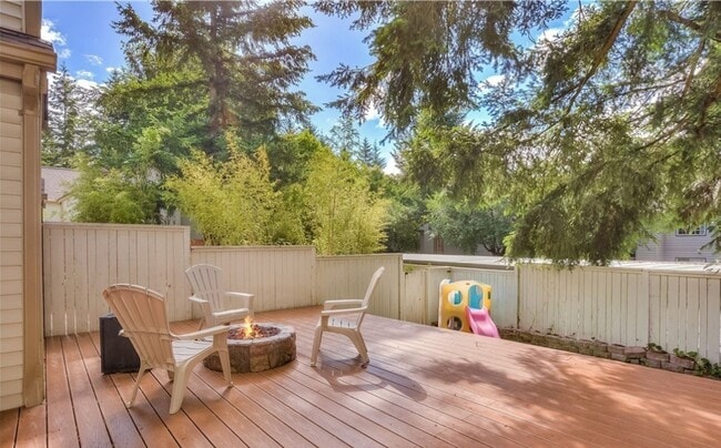 Building Photo - Lovely 2 bed Kirkland home