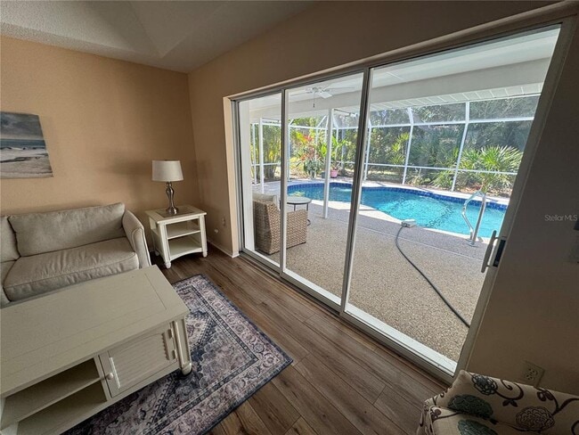 Building Photo - 549 Warwick Ln