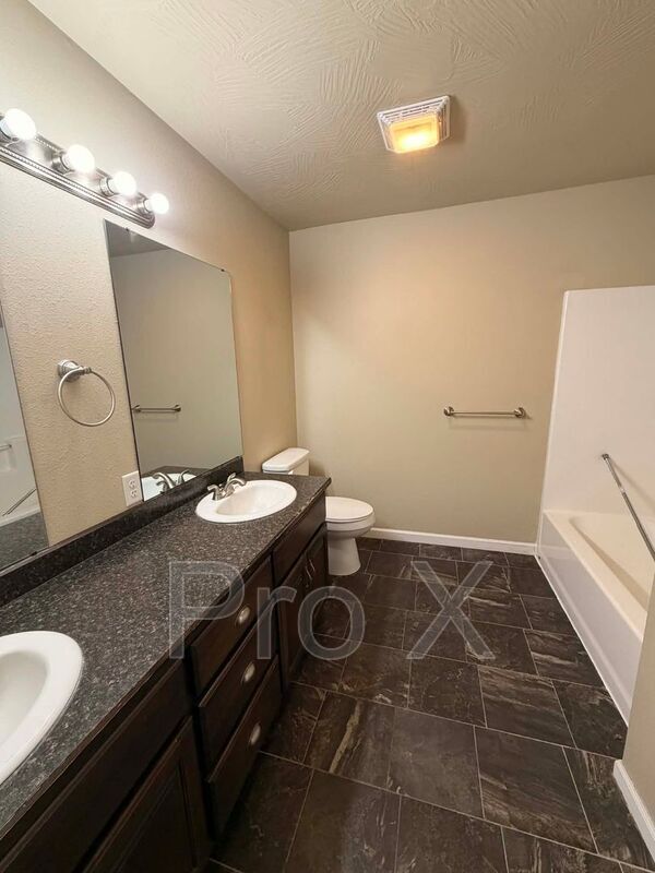 Building Photo - 2226 S Moffet Ave