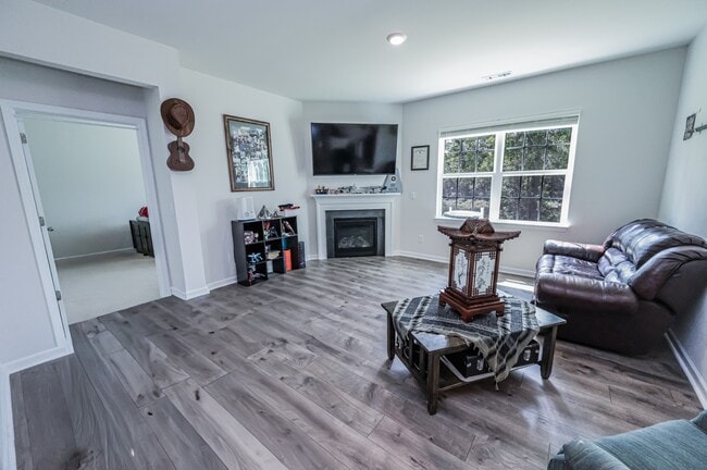 Building Photo - 1201 Santa Lucia Dr