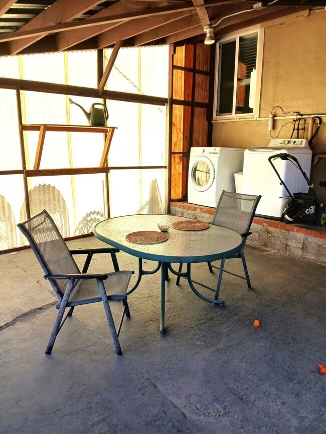 Building Photo - Charming 3-bedroom Home Plus Office on Upp...