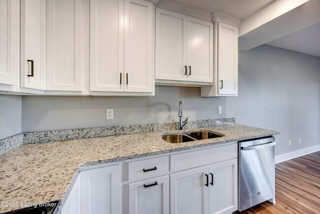 Building Photo - 114 N Elm Grove Ave