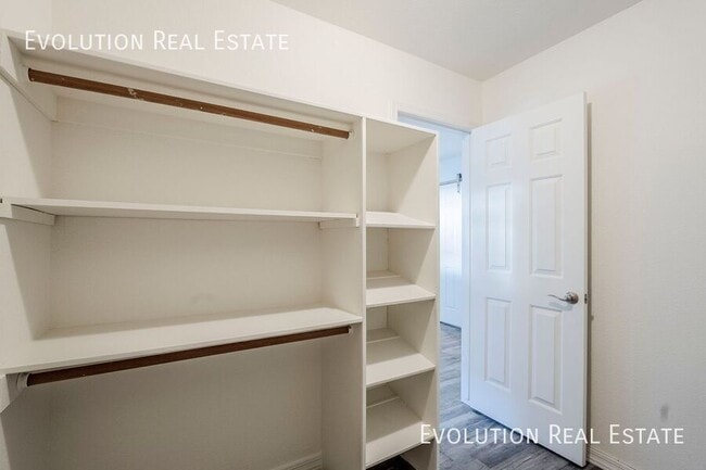 Building Photo - 7502 E. Thomas-105