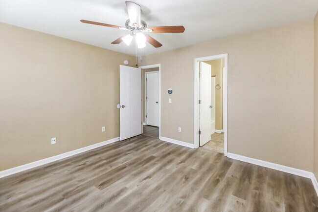 Building Photo - 10428 Bradford Way