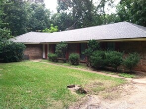 Building Photo - Large secluded 4 bedroom/2 bath in Blude Ridge Estates