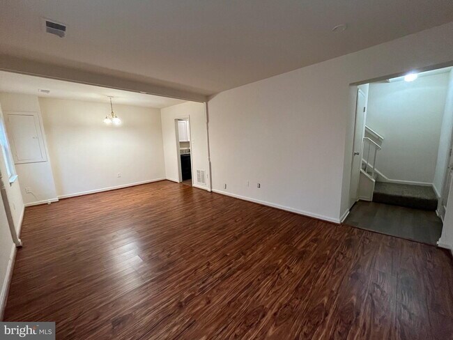 Building Photo - Modern Townhouse Living in Alexandria's Prime Location