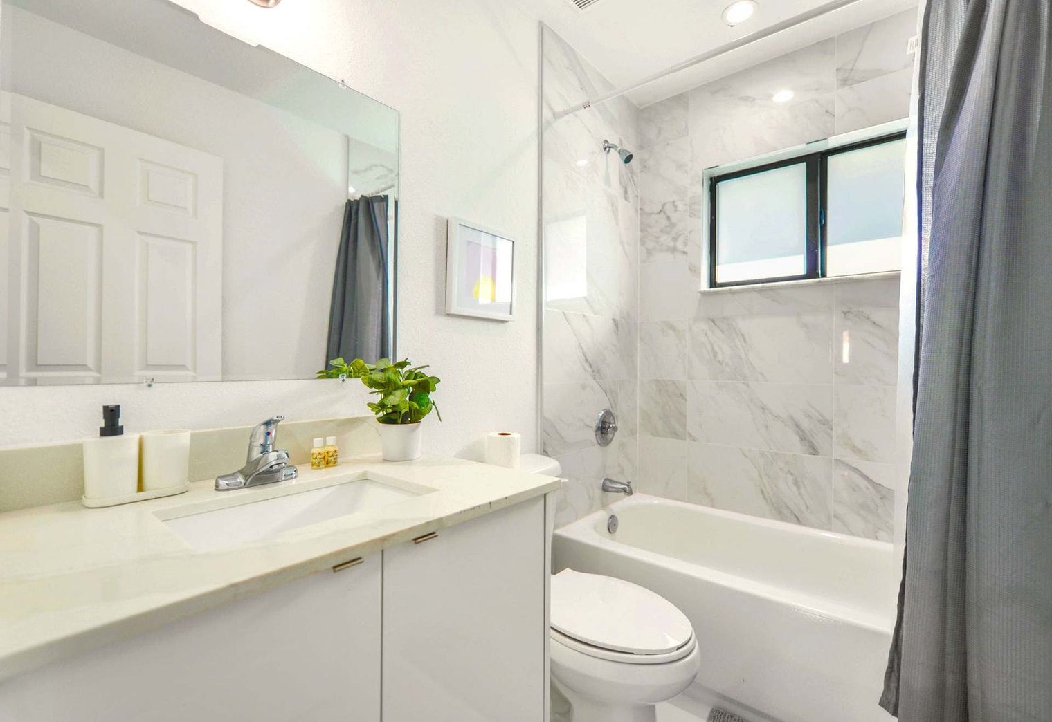 Building Photo - 2110 NW 66th St