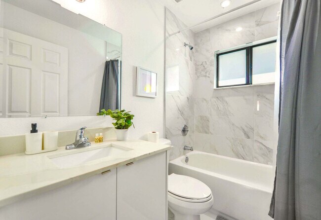 Building Photo - 2110 NW 66th St