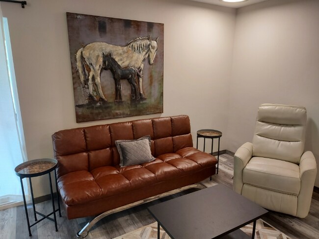 Building Photo - 323 Bolivar Ave