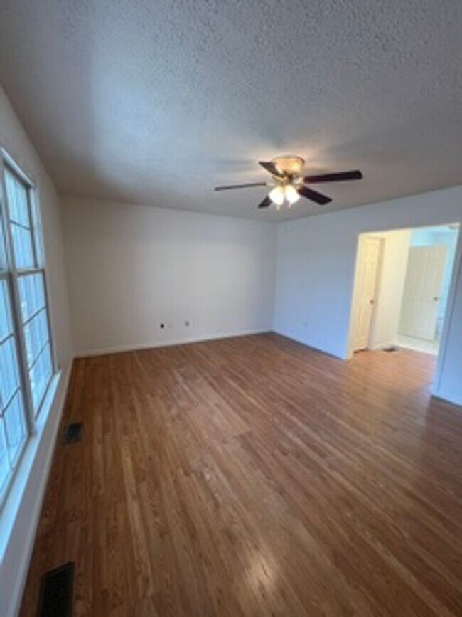 Building Photo - Single family home located in southern Rockbridge County