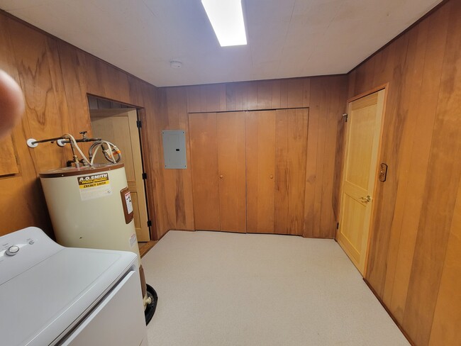 Building Photo - 1061 Caldwell Dr