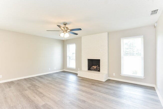Building Photo - 1207 Cason Ln