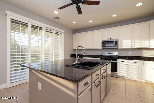 Building Photo - 18469 W Sunnyslope Ln