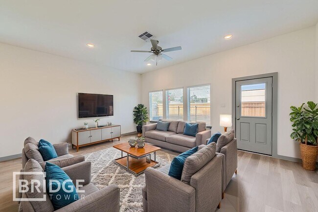 Building Photo - WESTON PLAN