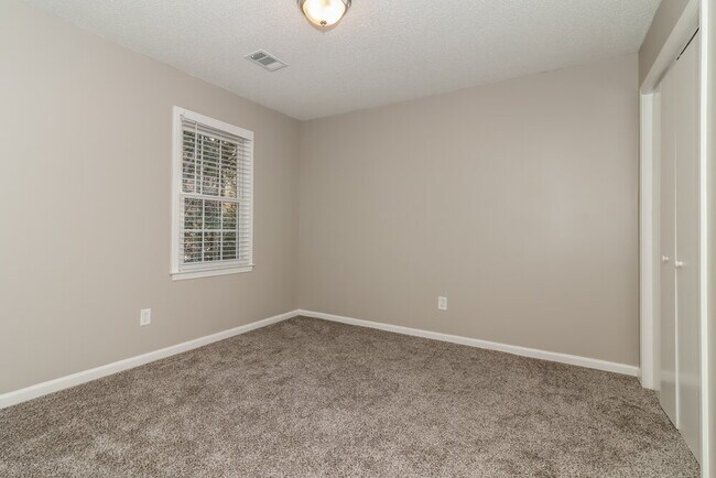 Building Photo - 216 Windmill Dr