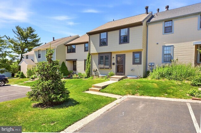 Building Photo - 204 Livingston Ct
