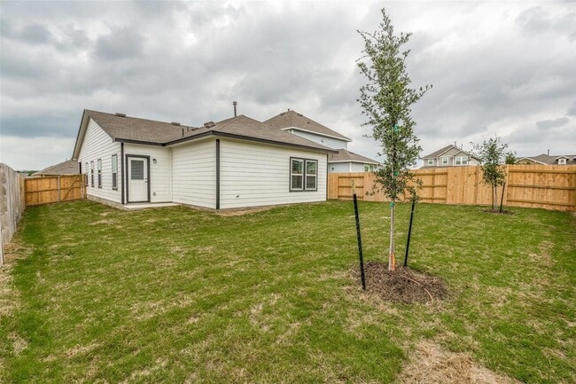 Building Photo - 140 Thunder Oak