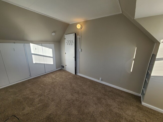 Building Photo - 2 Bedroom Home in Normal