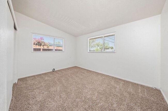 Building Photo - Charming 3 bedroom 2 bath home in Sacramento!