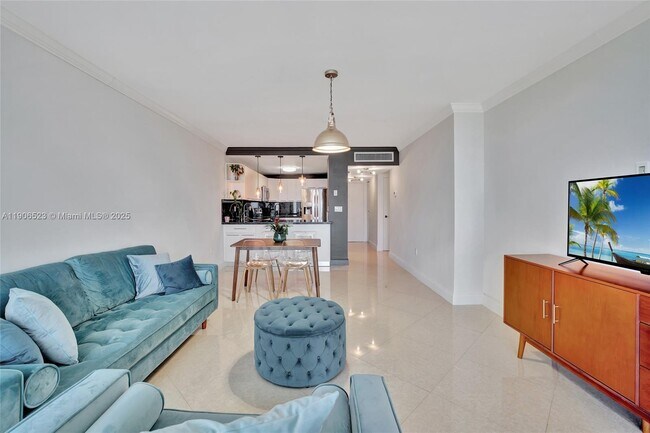 Building Photo - 3375 N Country Club Dr