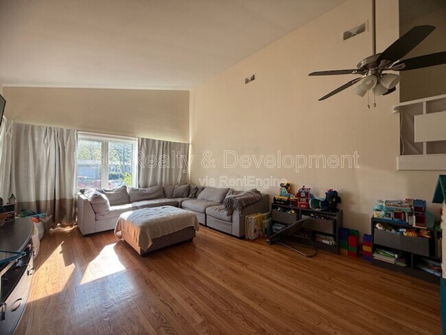 Building Photo - 558 Mallard Ln