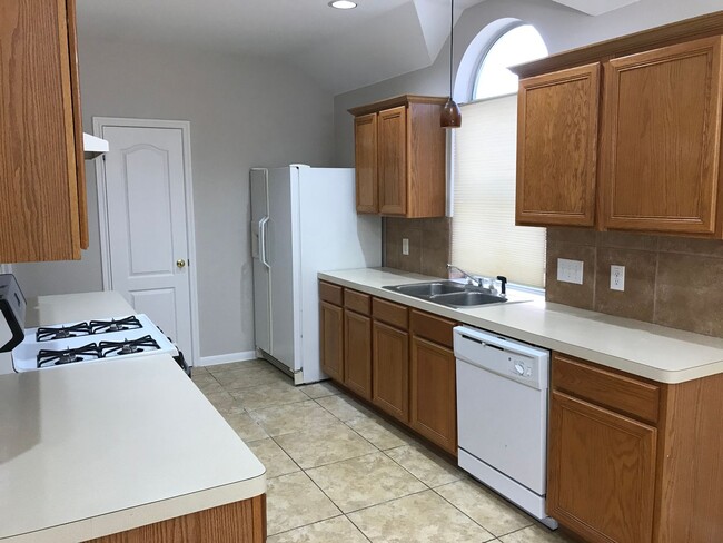 Building Photo - 4108 N Summercrest Loop