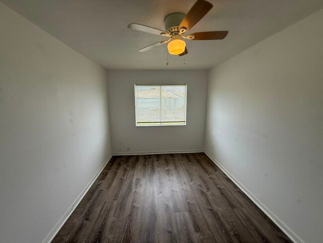 Building Photo - 833 Caribbean Dr
