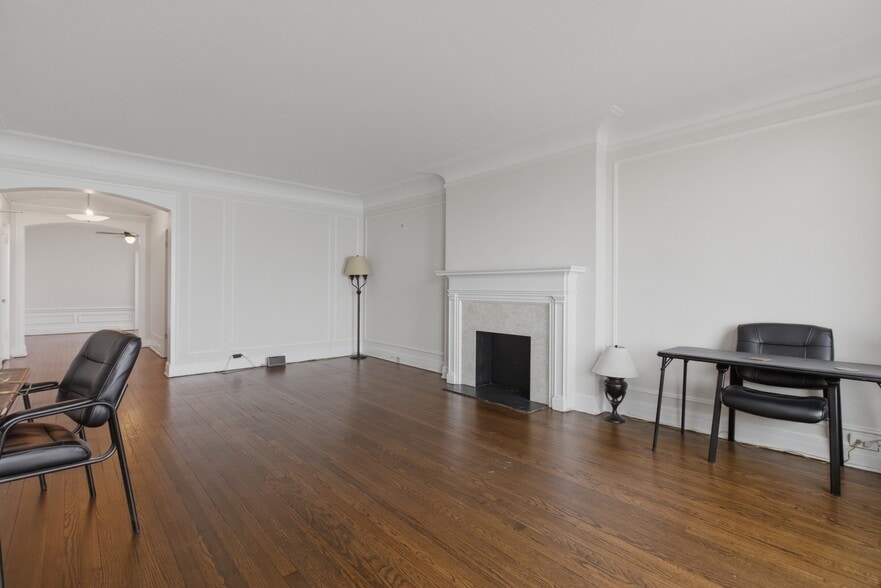 Building Photo - 4940 S East End Ave