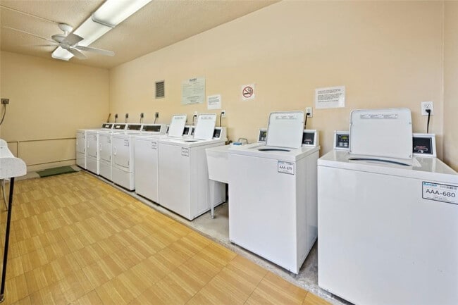 Building Photo - 301 Cambridge Rd