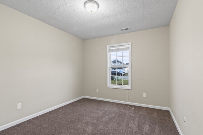 Building Photo - 752 Radiant Dr