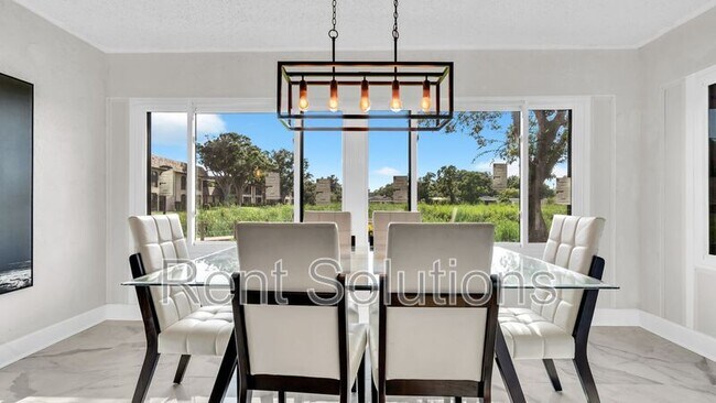 Building Photo - 10192 Seminole Island Dr