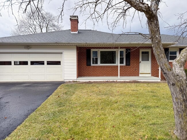 Building Photo - 304 Madison St