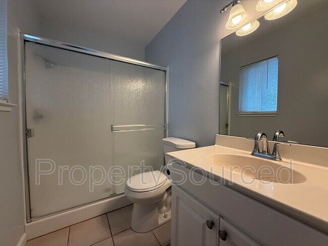 Building Photo - 1708 Applegate Dr