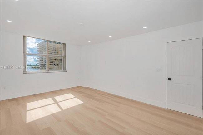 Building Photo - 11111 Biscayne Blvd