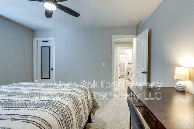 Building Photo - 1050 Nolencrest Dr