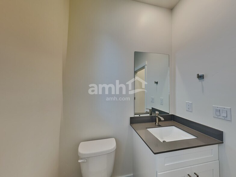 Building Photo - 1408 E Ludlow St