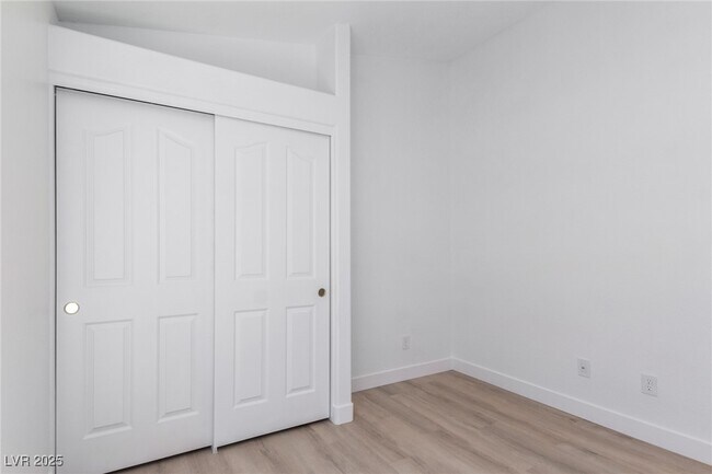 Building Photo - 10482 Clarion River Dr