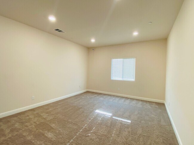 Building Photo - $3,195 Leonard & Shaw, 5 Beds - Alamos Ave...