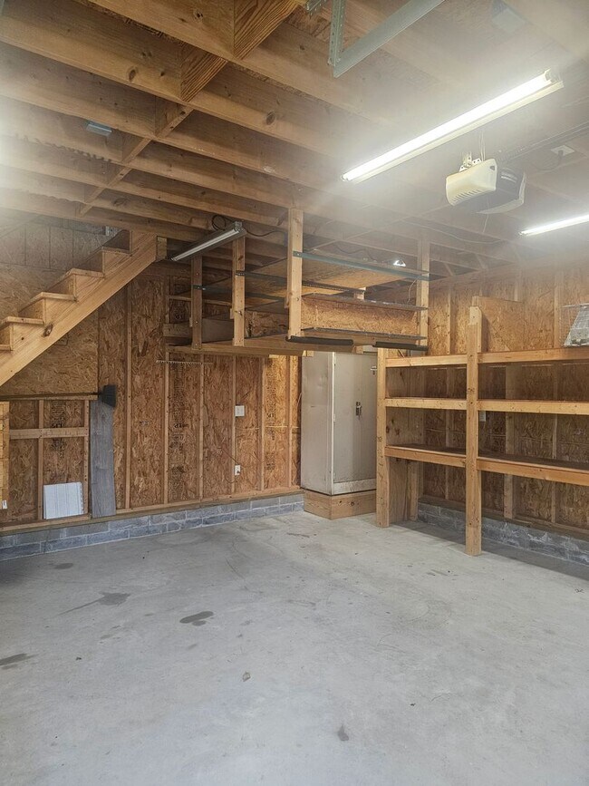 Building Photo - 1068 Sharon Dr
